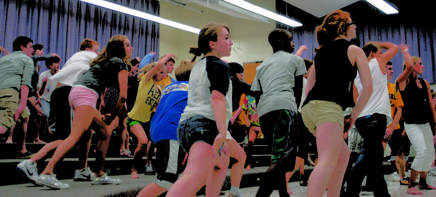 Laura Ellsworth (left) rehearses the choreography for the choir concert along with other members of the Blue and Gold Company choir. The fall concert, “In Concert,” will be on Sept. 27.