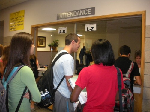 PRE-ARRANGED: Seniors sign in to the attendance office at approximately 11 a.m. on Oct. 12. Seniors who came to school that morning took the ASVAB test. LAURA PENG / PHOTO