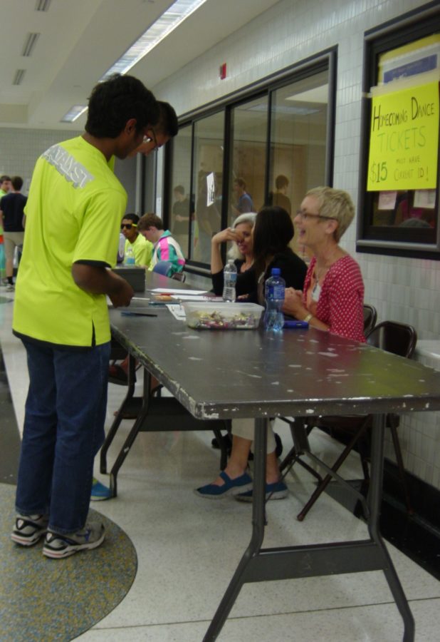 Students buy Homecoming tickets during lunch. Volunteers will sell Homecoming tickets during lunches and at the door for $15. CHRISHAN FERNANDO / PHOTO