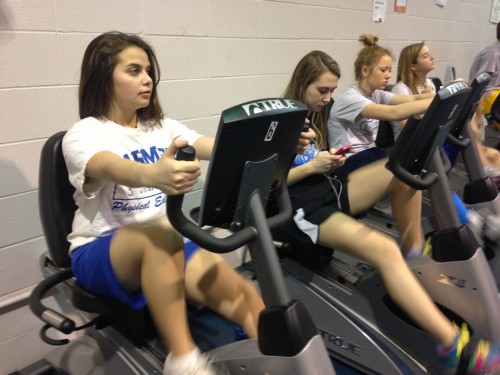 PE student and sophomore Samantha Sharkey and her classmates exercise in the cardio room. Sharkey said that she is looking forward to using the new fitness center next year. CLAUDIA HUANG / PHOTO