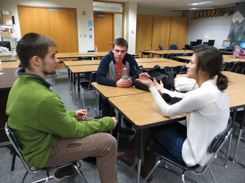Mitchell Morfas, DECA president and senior, meets with other club members to discuss the state competition. DECA members will compete at their state competition from March 9 to 11. CYNTHIA WU / PHOTO