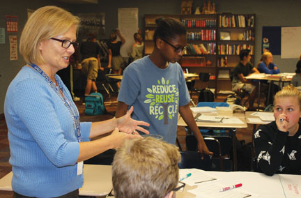 Tracy Hadden, AP European History teacher and social studies department chairperson, teaches her class. Veteran teachers such as Hadden may become more rare as the new REPA III law may put more inexperienced teachers into the classroom. SWETHA NAKSHATRI / PHOTO