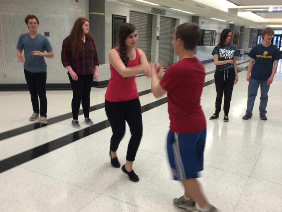Sophomore Isabella Campins and junior Royce McConnell practice new moves they learned. The Swing Club changed the date of their dance to May 8. PHOTO / SITHA VALLABHANENI
