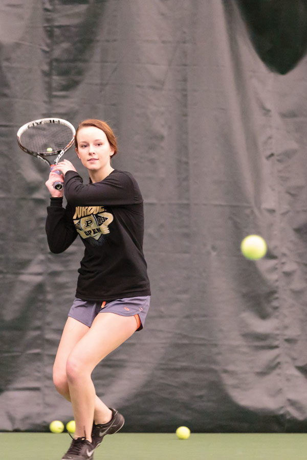 WARMING UP:
Zoe Woods, varsity tennis player and junior, practices at Carmel Raquet Club. Woods and her teammates have been working hard to get back in shape for their potentially history-making season.
KYLE CRAWFORD // PHOTO