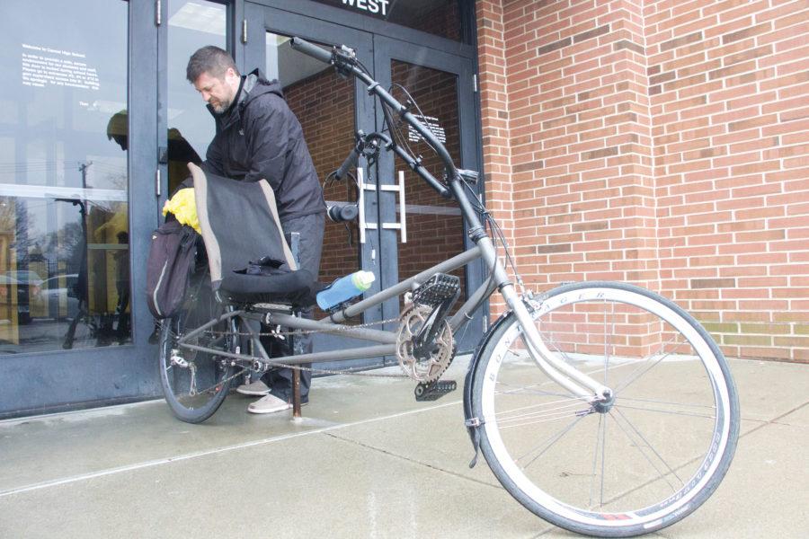 Photography teacher Kevin Daly prepares his bike before commuting home after school. Daly said he supports the addition of new bike paths and trails in Carmel, especially because he bikes 22 miles to and from CHS on a daily basis. 