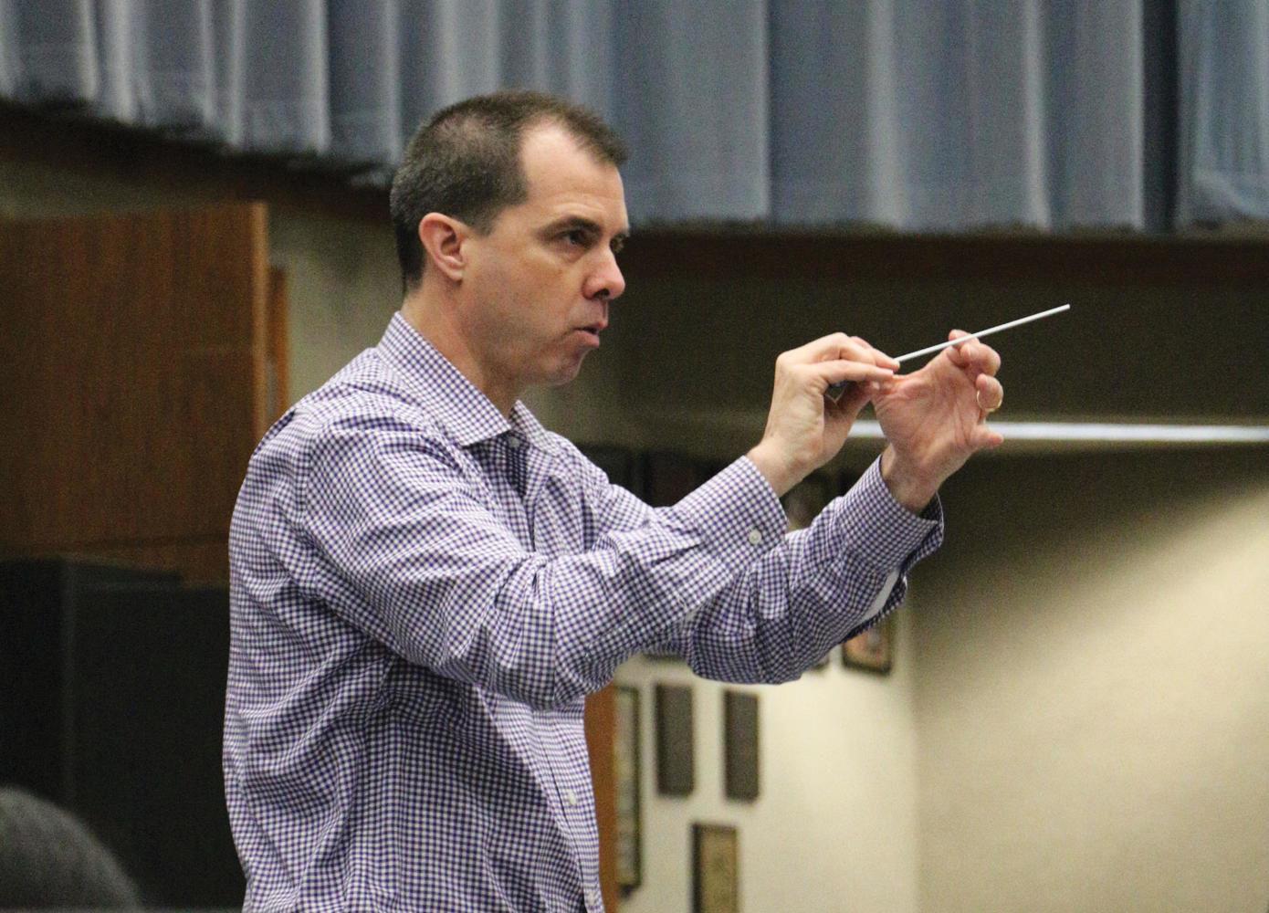 Band director Michael Pote conducts Wind Symphony I before school prior to the group’s ISSMA state final performance. This year, Pote has been working diligently with all the bands to play their music to the best of 
their abilities.