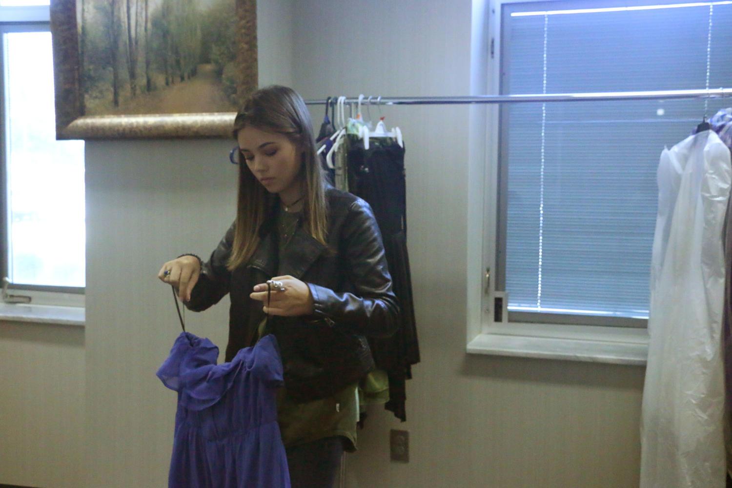 During SRT, senior Claire Estabrook sorts through dresses and puts them on a rack in size order. Since her freshman year, Estabrook has donated her dresses from homecoming and Prom to the dress drive. “They’re nice dresses, and I’m only going to wear them once, so why not have someone else wear them?” said Estabrook.