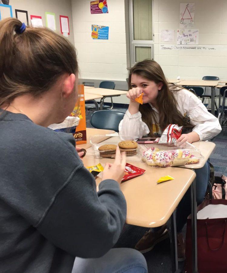 Teens with a Choice members discuss plans for an upcoming talk on sexual education at a meeting. According to president and junior Sasha Matsuki, sexual education is an important part of abortion rights issues.
