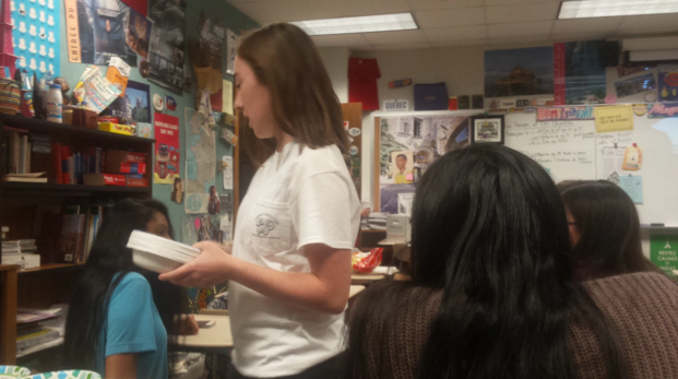Former president and senior Alexis O’Brien hands out plates during a French Club meeting. She said she was too busy to fulfill her role as French Club president, leaving senior Kelly Xiang to fill her place.