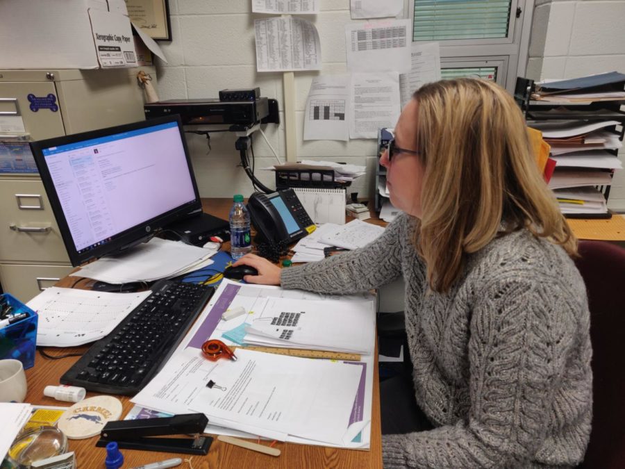 Michelle Foutz, Senate sponsor and social studies teacher, checks her emails during SRT. According to Foutz, this years biggest change with Brain Game is the addition of Transition to College Program (TCP) students into the competition. 