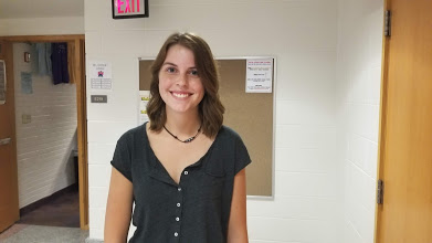 Sloan Belveal, Greyhound Connections president and senior, outside Mr. Stuelpe’s room, E219, during SRT. All Greyhound Connections members share an SRT in order to visit new students. 