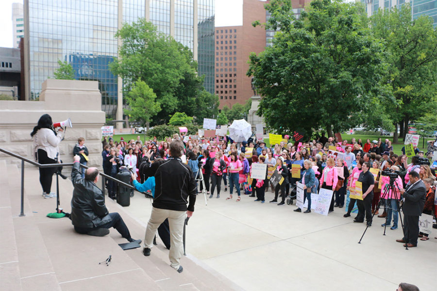 RaeVen+Ridgell%2C+public+policy+intern+for+Planned+Parenthood+of+Indiana%2C+leads+a+protest+at+the+Indiana+Statehouse.