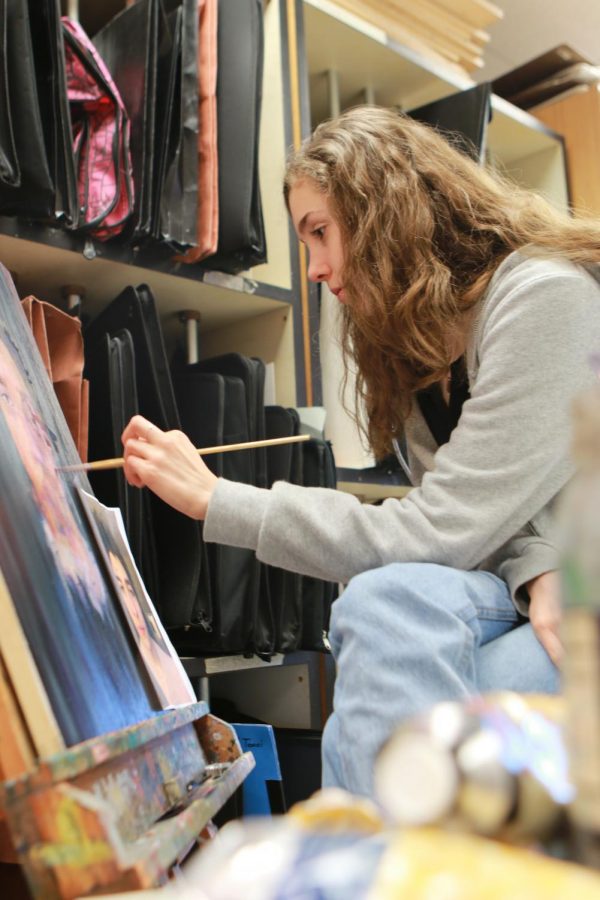 CANVAS CREATION: Junior Lexi Carter focuses on her painting during late start on Wednesday, Feb. 19, 2020. She was working on an image of her brother for AP Studio Art Drawing, a class in which art students are tasked with creating multiple artworks to submit in a portfolio at the end of the academic year.