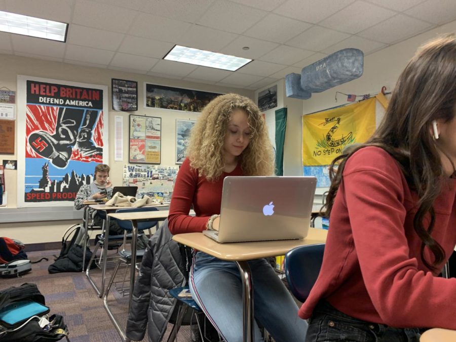 Senior Class president Parker Gatlin browses the internet during SRT. After finishing her homework, Gatlin said she enjoys to use SRT to relax.