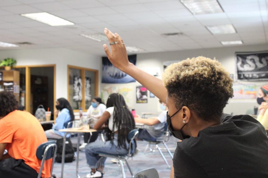  Zyrah Arulogun, member of Black Student Alliance (BSA), raises her hand to ask the police officers a question at a BSA meeting on May 13. Arulogun said that while the diversity training sessions are a step in the right direction, there is still more to be done. 