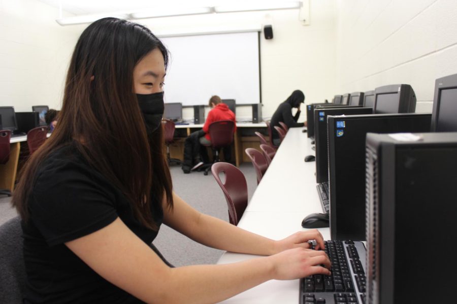 Sophomore Alexandra Yang logs into her computer to work on homework on February 27, 2022. 