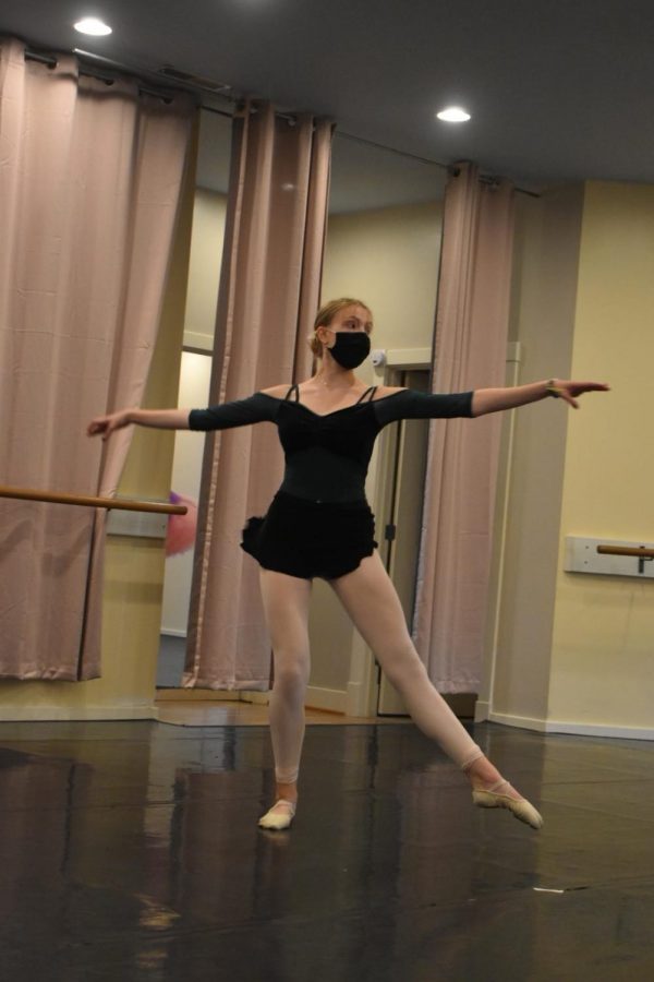 Junior+Sophia+Warhurst+practices+ballet+at+the+indoor+studio+for+the+Ballet+Theater+of+Carmel.+Warhurst+said+she+performs+mostly+in+the+classical+ballet+style.