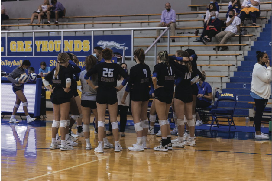 The varsity women’s volleyball team strategizes during a game. At this school, women’s volleyball is a school-sanctioned sport but men’s volleyball is a club sport.
 Junior Yayha Rehman said that men’s volleyball does not compete in regional and state level competitions as a result of these differences in sanctioning.