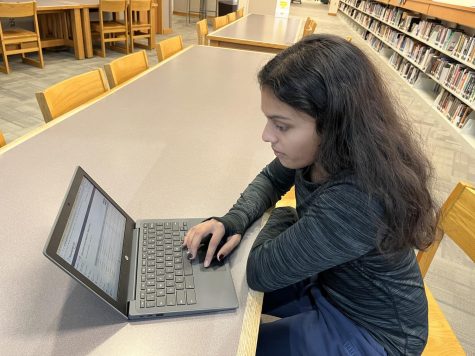 Sophomore Eesha Singh finalizes her course requests for her junior year on Nov. 21. Singh said she is uncertain about the classes she signed up for.