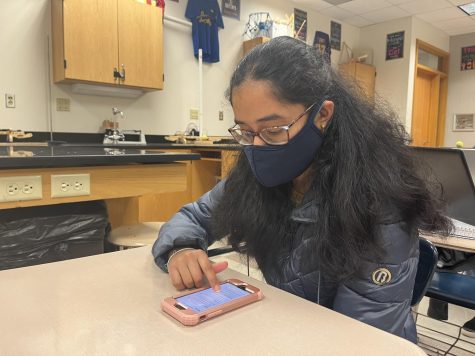 Junior Sriya Chakravarthula enters her course requests for her senior year on Jan. 11, 2023, at CHS. Chakravarthula said she will decide her courses with her counselor on Jan. 25.