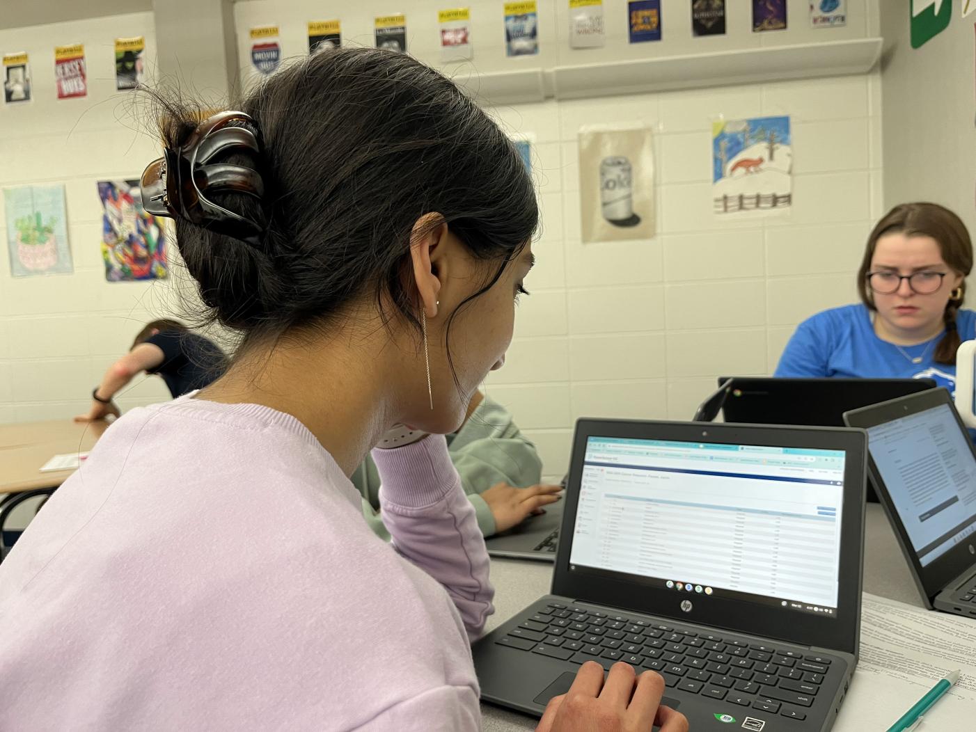 Sophomore Aarini Pareek confirms her course requests on Powerschool on March 22, at CHS. Pareek said she emailed her counselor about changing her classes before the deadline.