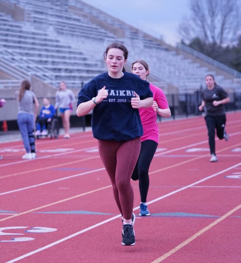 Womens+track+and+field+team+practice+outdoors+to+prepare+for+their+meets.+Runner+and+Senior+Elisabeth+Green+said+she+prefers+to+compete+outside+more+than+inside+because+she+feels+like+there+is+less+pressure.