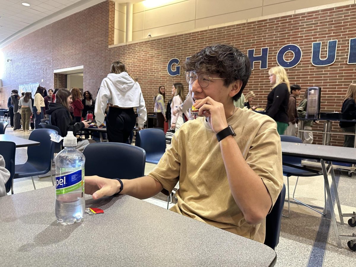 Senior Chris Yu eats a protein bar at lunch. “When youre cutting, its definitely a struggle at first,” he said. ”But after the first couple of weeks as you get used to your routine and not much food is in you as at all times, it gets a lot easier and youll definitely go through with it. Youre not going to fail, youre not going to die as long as youre doing it right,” Yu said. 