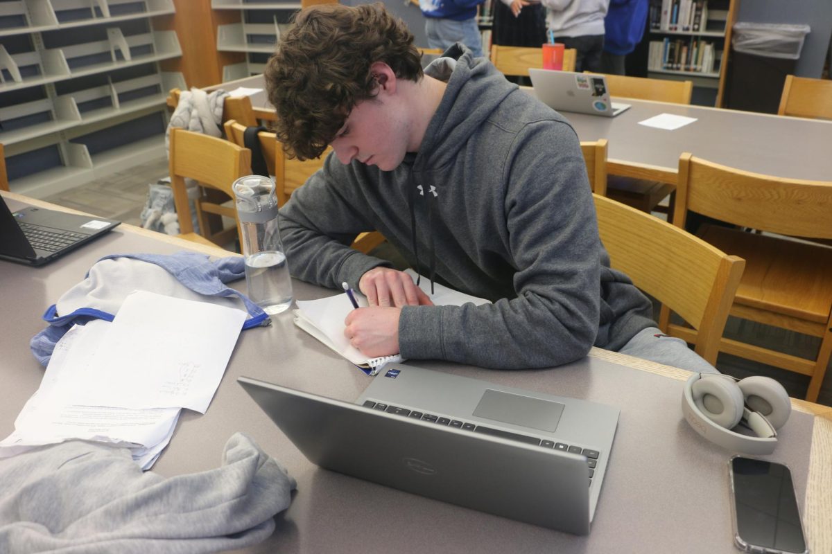 Senior Matthew Paraboschi studies for upcoming tests at the Media Center during SSRT. “I usually manage my high homework load by doing it at home, during SSRT, or on the weekends,” Paraboschi said