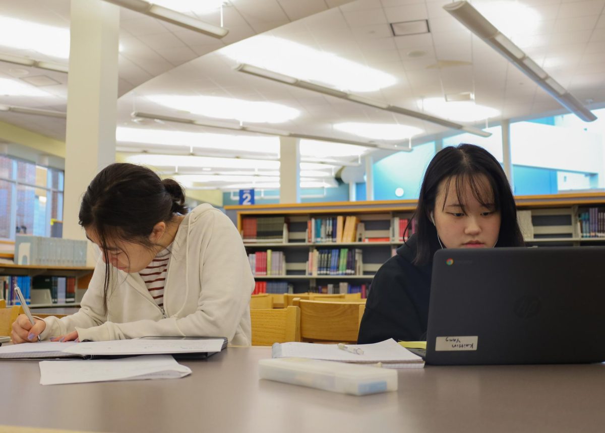 Seniors Asuka Hashimoto and Kaitlyn Yang studies hard for their AP classes at the Carmel High School library on Aug. 28. Hashimoto and Yang came to the library during their free block for their TCP schedule. “Usually when I have a free period I just go to the library and study with my friends,” says Yang.