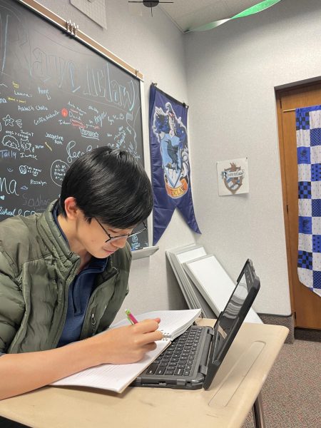 Sophomore Draco Qiao prepares for the online Arete Math Labs competition. Like other students in Math Club, Qiao had practiced for this competition after school with his peers. 