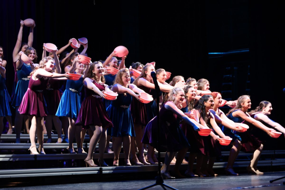 Allegro members pose during their closing act during the fall concert on Sept. 26. Choir director Katherine Kouns said, “I’m always so proud of the performances that our choir students are able to put on. These kids have accomplished so much.”