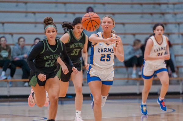 Photoessay : Women's Basketball Game Dec. 10