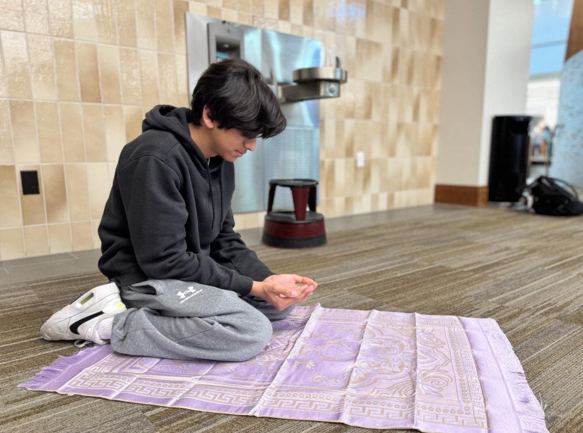 Junior Ismail Kheiri ends his prayer by asking Allah SWT to fulfill his wishes on Jan. 29. “Umrah is almost like a fresh start in Islam,” Kheiri said. “You get forgiveness for a lot of the sins that you’ve done, and you ask to be guided on the right path of Islam.”