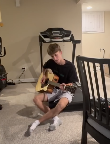 Q&A with Jory Abrams, lead guitarist of Sunset Band and sophomore